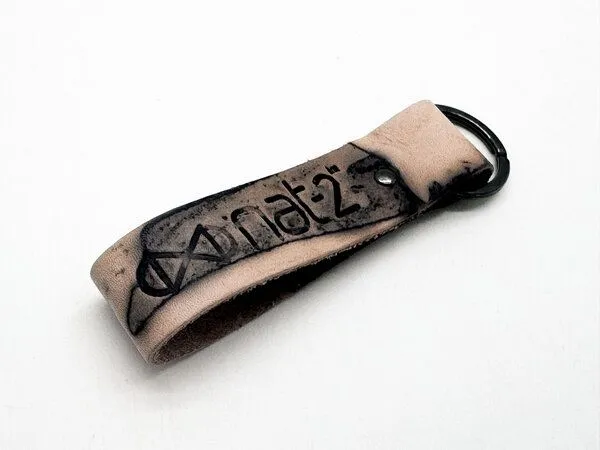 nat-2 nat-2 Schlüsselanhänger aus luxuriösem braunen Leder, Rusted tan, – Produktbild 2 von 4