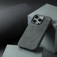 GOOD WILHELM GOOD WILHELM iPhone Pro Hülle JOSEPH aus italienischem Alcantara (vegan), Charcoal black, – Produktbild 1 von 1
