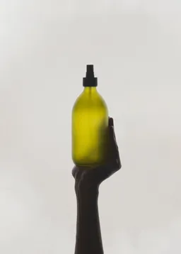 Zerstäuberflasche aus grünem Glas – Produktbild 1 von 1