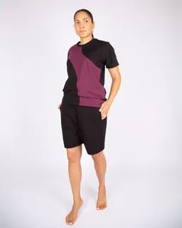 ÆVRIL ÆVRIL Unisex Kurze Yogahose // Schwarz // Bio-Baumwolle – Produktbild 1 von 1
