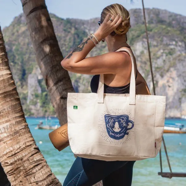 Divasya Divasya Shopper-Bag aus Biobaumwolle mit Yogamotiven, Coffee & yoga, – Produktbild 2 von 3