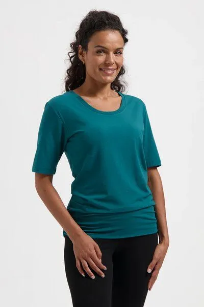 Urban Goddess Urban Goddess Dry Fit Yoga Shirt Kami, Seamoss (grün), – Produktbild 1 von 4