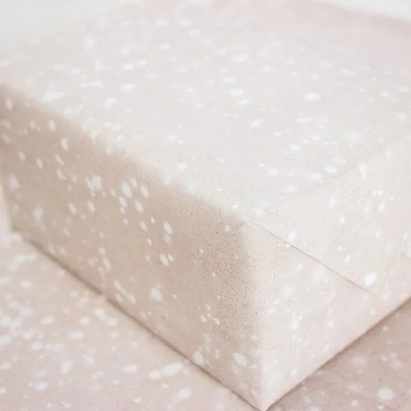 Bow & Hummingbird Bow & Hummingbird Geschenkpapier Schnee – Produktbild 1 von 3
