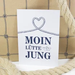 Bow & Hummingbird Bow & Hummingbird Postkarte "Moin lütte Jung" – Produktbild 1 von 1