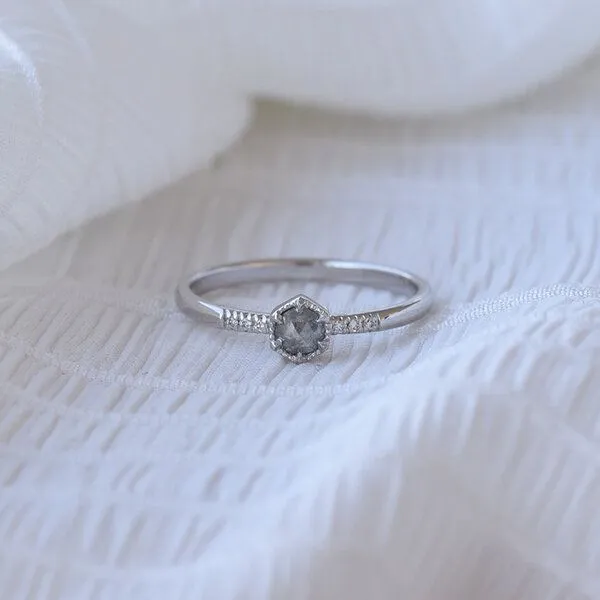Eppi Eppi Ring aus Gold mit einzigartigem Salt´n´Pepper Diamanten Zamiel, Rosa, – Produktbild 2 von 4