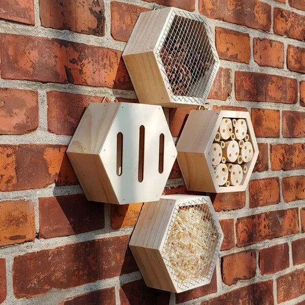 Buzzy® Insektenhotel Buzzy® Home Hexagon - Set mit 4 Kästen für Bienen, Käfer – Produktbild 2 von 4