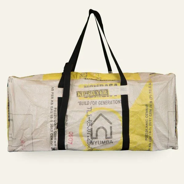 Nyuzi Blackwhite Nyuzi Blackwhite Upcycling Travelbag XL große Reisetasche mit Rucksackfunktion aus Zementsäcken, Blau traingle cement, – Produktbild 2 von 4
