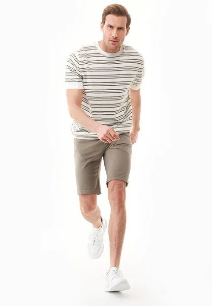 ORGANICATION ORGANICATION Regular-Fit Shorts aus Bio-Baumwolle, Smokey olive, – Produktbild 1 von 4
