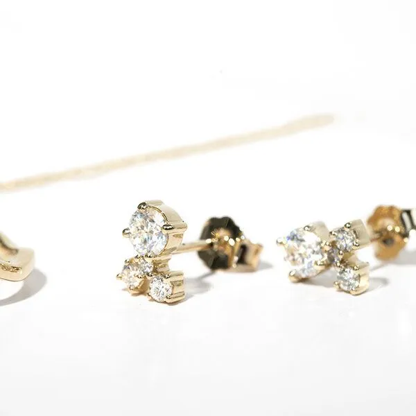 Eppi Eppi Silberne Cluster Ohrringe mit Moissaniten und Lab Grown Diamanten Kerrie, Rosa, – Produktbild 2 von 3