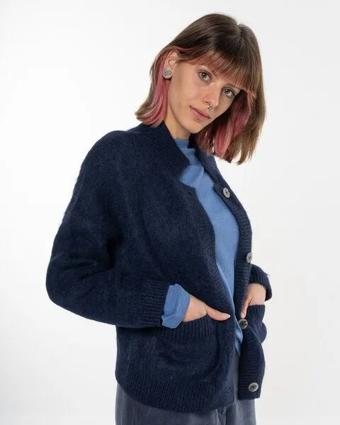 Alma & Lovis Alma & Lovis Kuschelige Wohlfühljacke aus gebrushtem Alpakastrick | Brushed Jacket, Navy (blau), – Produktbild 3 von 4