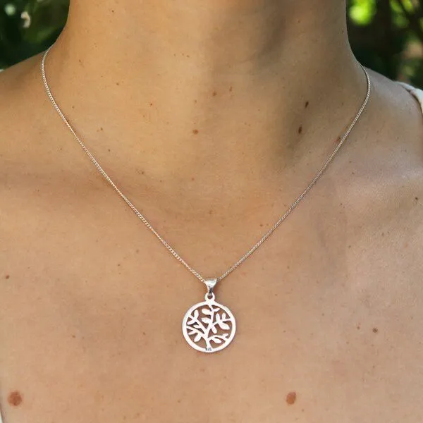 pakilia pakilia Kette Silber Baum minimalistisch sustainable handmade Fair-Trade – Produktbild 4 von 4