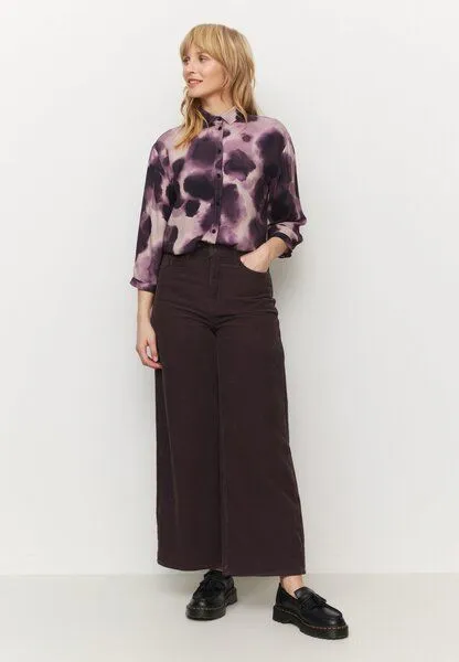 recolution Damen Bluse aus LENZING ECOVERO Viskose - CYPRESS WATERDROP - recolution, Dark grape (lila), – Produktbild 3 von 4