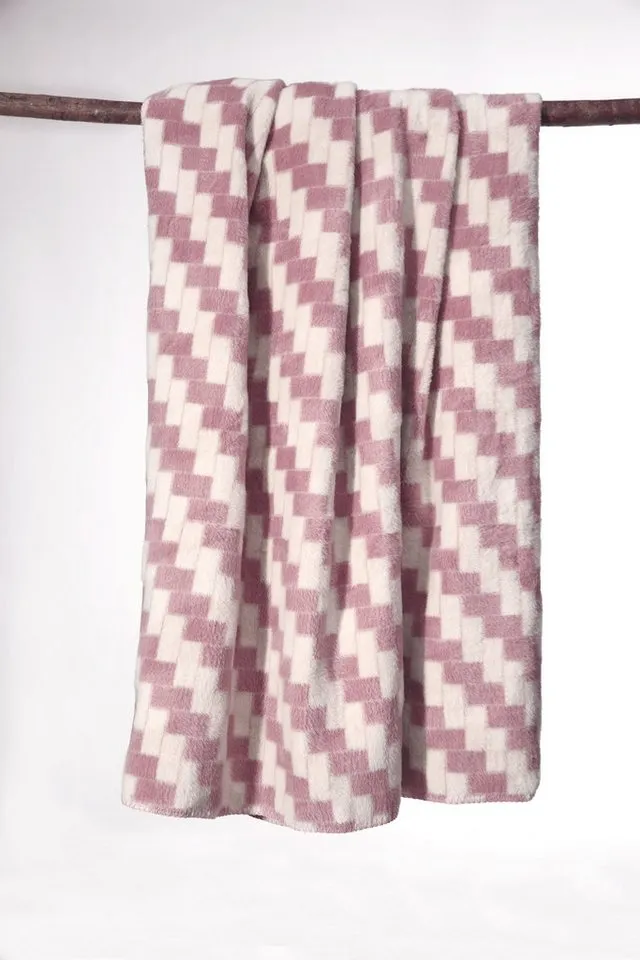 Wohndecke Wohndecke - 4 Jahreszeiten -160x200 cm / Sofadecke / Schlafdecke, livessa, Soft-Touch-Gefühl / 50% Baumwolle, 45% Acryl, 5% Polyester / 1650g, Rosa, – Produktbild 4 von 5