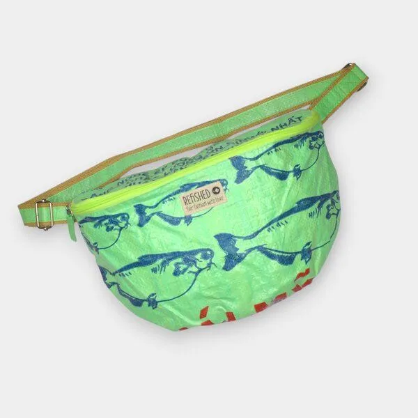 REFISHED fair fashion REFISHED fair fashion BUM BAG XL spezieller Gurt | Upcycelte Bauchtasche, #fish hellgrün, – Produktbild 1 von 3
