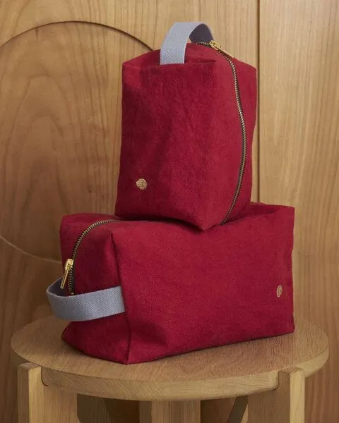 La Cerise sur le Gâteau La Cerise sur le Gâteau Cube Kulturtasche | Kosmetiktasche aus Bio-Baumwolle, Rot, – Produktbild 2 von 3
