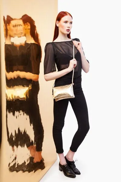 ELEKTROPULLI ELEKTROPULLI Lederhandtasche ELLA mit zwei Fächern, Gold, – Produktbild 3 von 4
