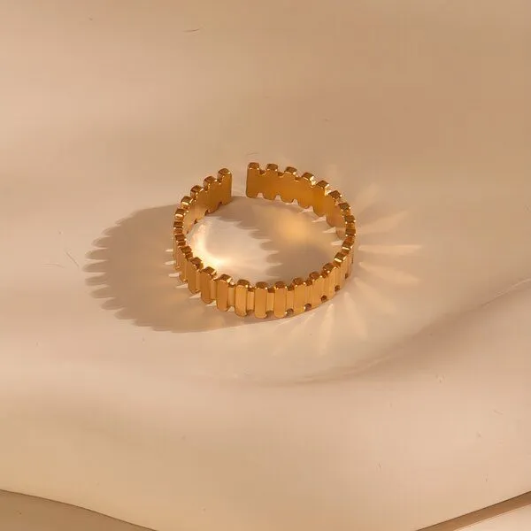 ELEKTROPULLI Größenverstellbarer BOHO BLOCK Ring ca. Ø 17 - 19mm von Elektropulli, Gold, – Produktbild 1 von 3