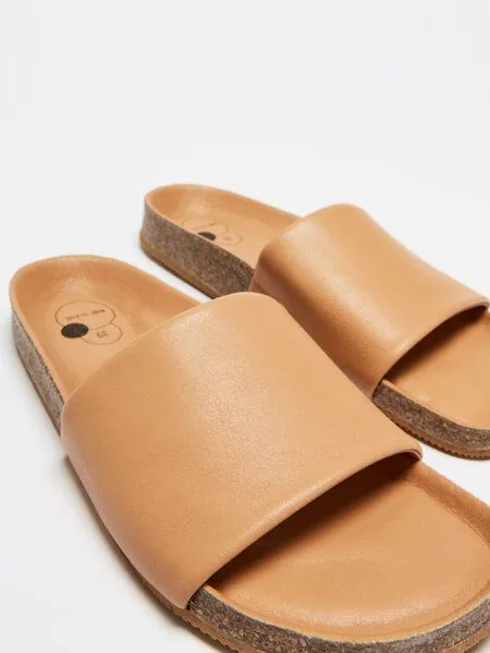 NINE TO FIVE NINE TO FIVE #kato - edler Slipper aus leichter Microfaser mit bequemen Naturlatex-Fussbett, Almond lux, – Produktbild 1 von 4