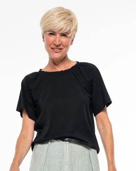 Alma & Lovis Alma & Lovis Charmantes Blusenshirt aus Organic Cotton | Jersey Blouse, Raven (schwarz), – Produktbild 3 von 4