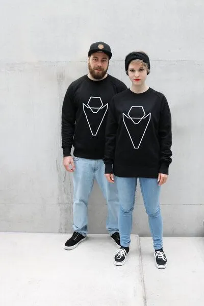 VEROIKON Pullover Grafikherz Unisex black VEROIKON – Produktbild 2 von 3