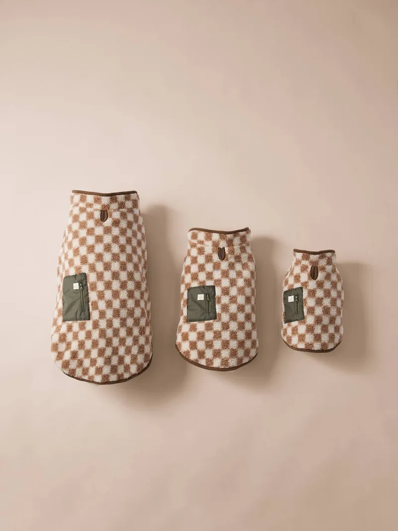 Vertbaudet Fleece-Mantel für Hunde mit kleiner Tasche, Braun kariert, – Produktbild 2 von 4