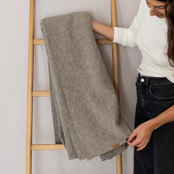 Gottstein Gottstein Wolldecke aus 100% Merino-Schurwolle 145x200 cm, Hell-braun, – Produktbild 2 von 4