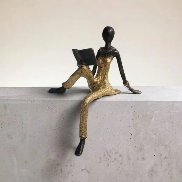 Moogoo Creative Africa Moogoo Creative Africa Bronze-Skulptur "Lesende Grazie" | Unikate | verschiedene Farben, Gold, – Produktbild 1 von 1