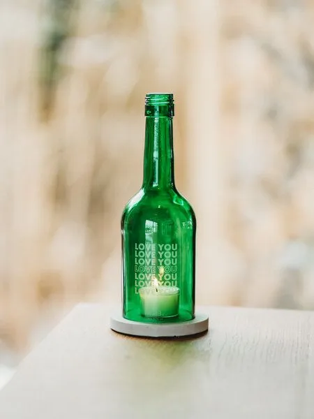 MaBe MaBe LOVE YOU - nachhaltiges Windlicht mit Lasergravur - Glas trifft Beton, Hellblau, – Produktbild 2 von 3