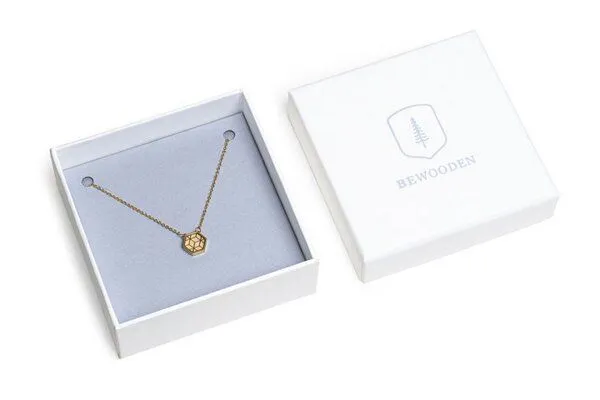BeWooden BeWooden Kette mit Anhänger in Hexagon Form mit Holzdetail, Virie, – Produktbild 3 von 4