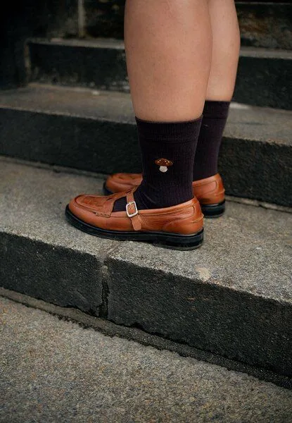 MELA MELA Gerippte Socken Stickerei 1 Paar aus 100% Bio-Baumwolle, Dunkelbraun / mushroom, – Produktbild 4 von 5