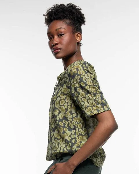 Alma & Lovis Alma & Lovis Print-Bluse aus Bio-Baumwoll-Batist | Batist Gep Raglanbluse, Mineral green (grün), – Produktbild 4 von 4
