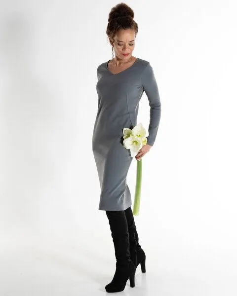 Alma & Lovis Alma & Lovis Jersey-Jacquard-Kleid aus Organic Cotton | V-Neck Dress, Thymian (dunkelgrün), – Produktbild 4 von 4
