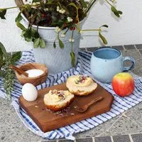 NATUREHOME NATUREHOME Schneidebrett Frühstücksbrett Holz Massiv mit Eierbecher – Produktbild 2 von 5