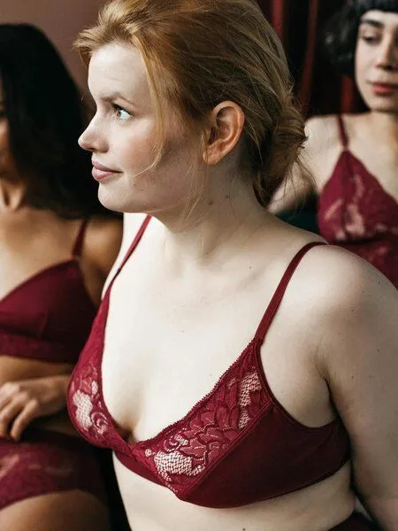 erlich textil erlich textil Alisa bügelloses Bustier mit Spitze aus weichem Modal, made in Europe, Weinrot, – Produktbild 5 von 6