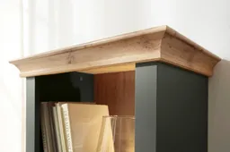 Home affaire Regal Cambridge, Standregal im Landhausstil, Mehrzweckschrank, Hochschrank, schöne Kranzoptik, messingfarbene Metallgriffe, 207 cm hoch – Produktbild 1 von 1