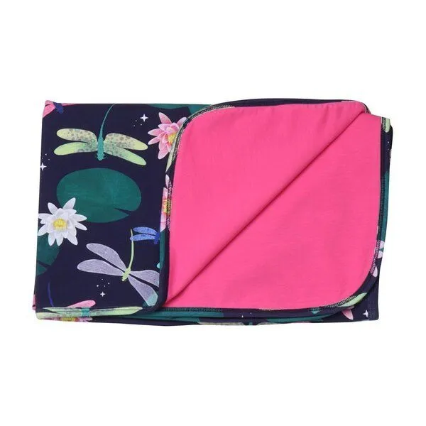 Walkiddy Babydecke Bio-Baumwolle dunkelblau Libellen Walkiddy, GOTS-zertifiziert, kuschelweich, atmungsaktiv, vegan, fair produziert und ideal als Geschenk zur Geburt – Produktbild 2 von 2
