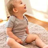 OrganicEra Baby S/S Kurzarm Bodysuit 'OrganicEra' aus Bio-Baumwolle, Grey melange (grau), – Produktbild 1 von 1