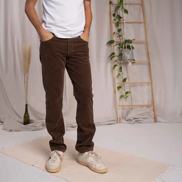 Vresh Clothing Vresh Clothing Vabius - Cordhose aus Biobaumwolle, Dunkelbraun, – Produktbild 2 von 4