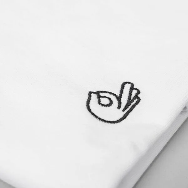 Fyngers Fyngers Unisex T-Shirt aus Biobaumwolle - Modell OK mit gestickter Veredelung, Weiss, – Produktbild 1 von 4