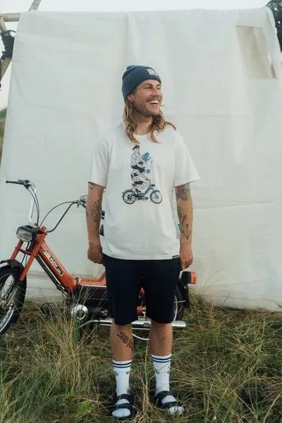 LAKOR LAKOR T-Shirt aus Bio-Baumwolle - Hitching A Ride - Starwhite – Produktbild 2 von 3