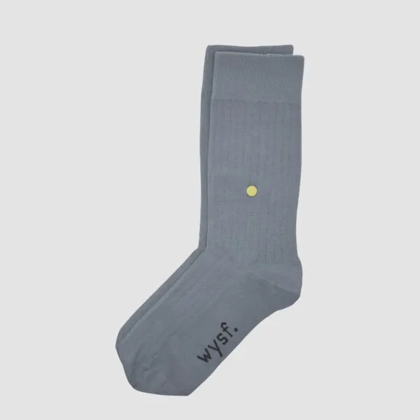 wysf. | what you stand for. wysf. | what you stand for. Socken, Rippenstrick mit Knopf, Bio-Baumwoll-Mix, Grau, – Produktbild 4 von 4