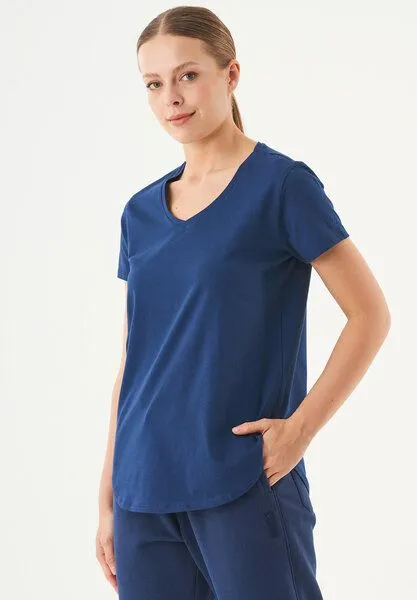 ORGANICATION ORGANICATION ESSENTIALS-TUBA- Basic T-Shirt aus Bio-Baumwolle mit V-Ausschnitt, Navy, – Produktbild 3 von 3