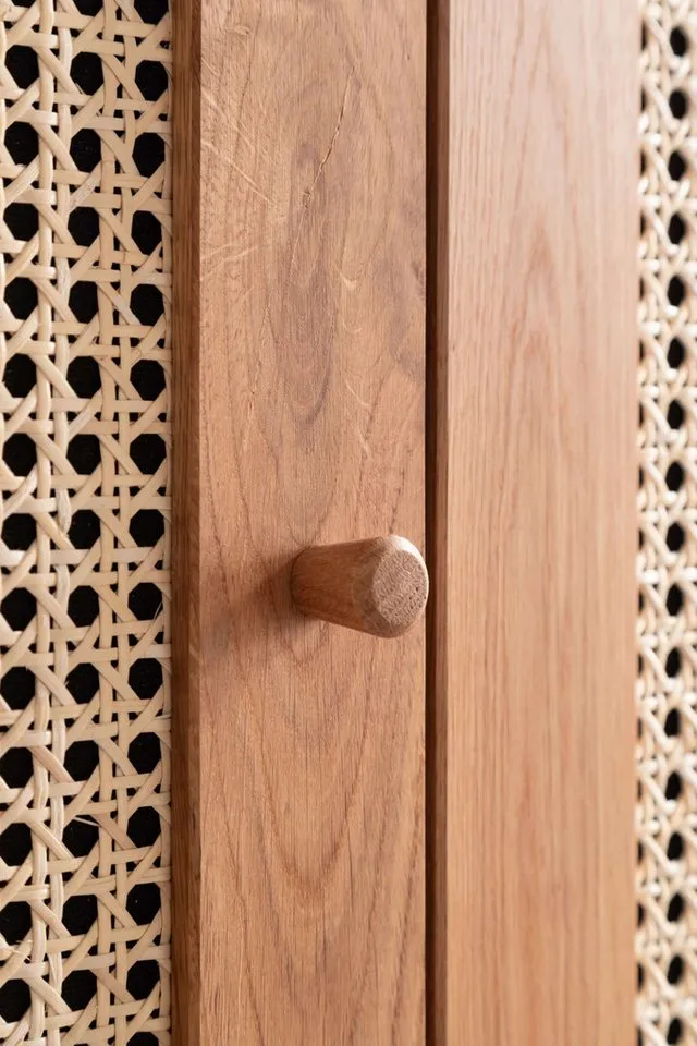 OTTO home Kleiderschrank Hällevik Eiche - aus FSC® Massivholz, Wiener Geflecht mit Soft-Close, 3 Türen– skandinavisches Design. Breite: 156 cm, Beige, – Produktbild 5 von 5