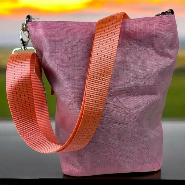 Beadbags Beadbags Schultertasche NET3TJ reused Moskitonetz mit Hochseehafengurt, Hellrosa, – Produktbild 3 von 4