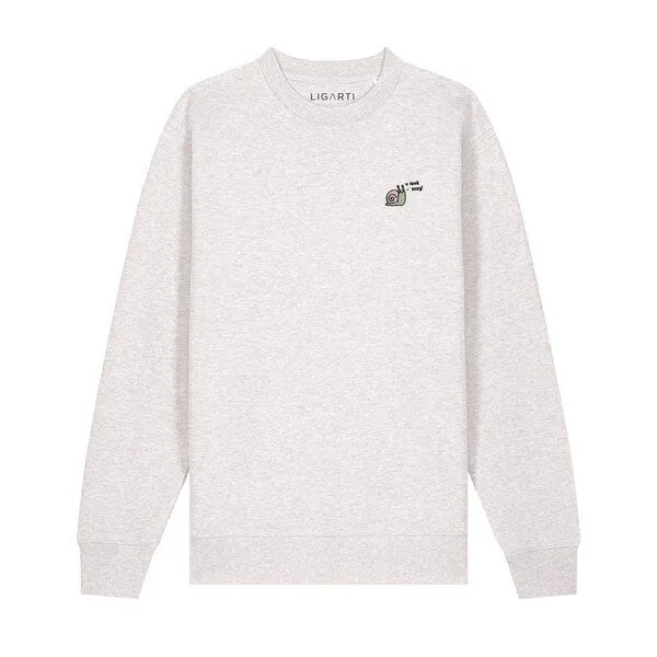 LIGARTI Bestickter Pullover – Schnexy die Schnecke – LIGARTI Tiermanufaktur, Hellgrau, – Produktbild 1 von 3