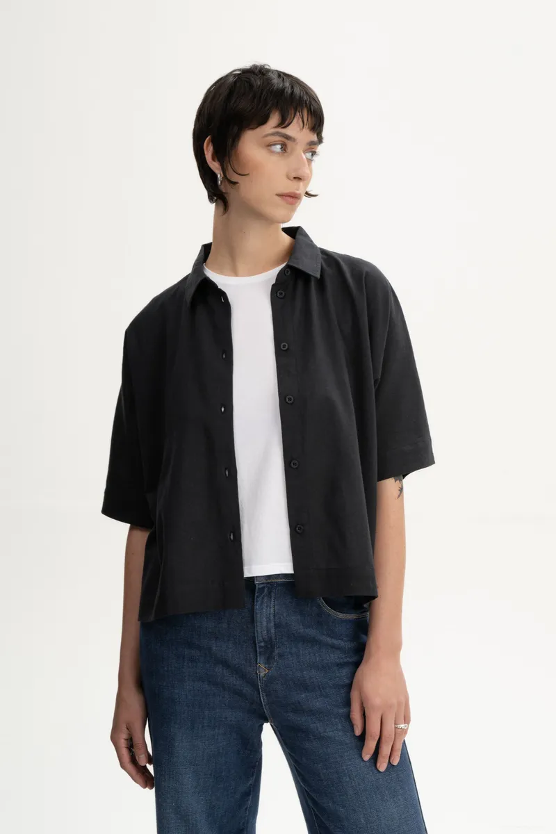 MELA MELA Damen vegan Shirt Kurzarm Rinara Charcoal Schwarz, Schwarz, – Produktbild 2 von 2