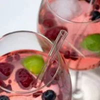 Contento Contento Glastrinkhalm 21 cm lang, 4 Stück in Pappröhre, mit Reinigungsbürste, transparent, spülmaschinenfest, bruchsicher. – Produktbild 1 von 1