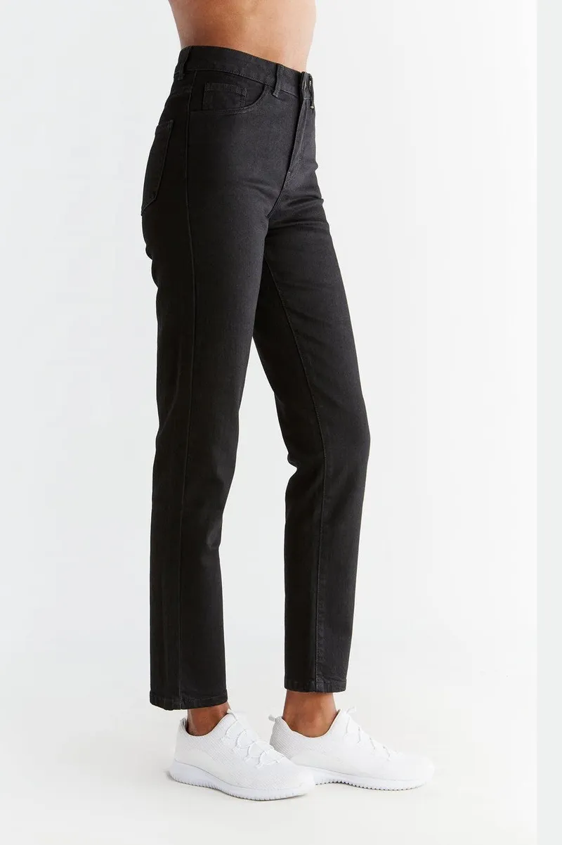 Evermind Evermind Damen vegan Jeans Regular Fit Coal Black, Schwarz, – Produktbild 1 von 2