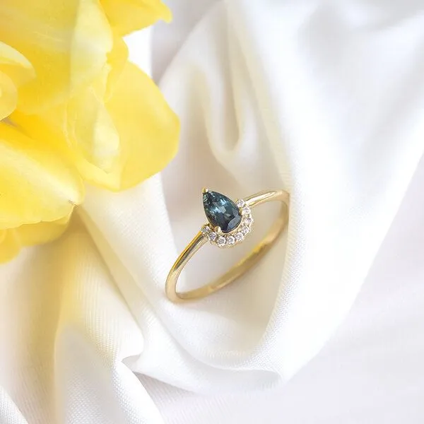 Eppi Eppi Goldener Ring mit Alexandrit und Diamanten Pallavi – Produktbild 1 von 4