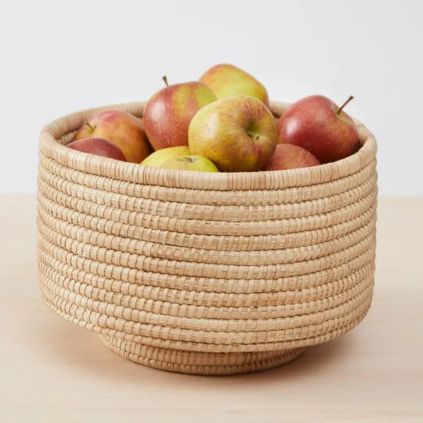 By Native By Native Kleiner Korb Dengu aus Palmfaser, handgeflochtenen – Produktbild 1 von 4